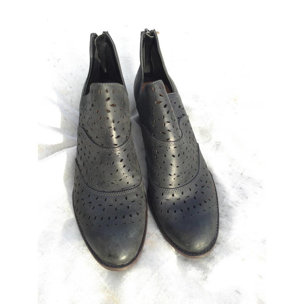 Sofft womens black leather booties size 11 perforated heeled zipper back C5UD19